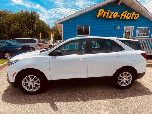 Used 2023 Chevrolet Equinox LS w/ Driver Confidence II Package FWD image 4