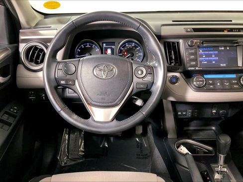 Used 2018 Toyota RAV4 XLE AWD/4WD image 6