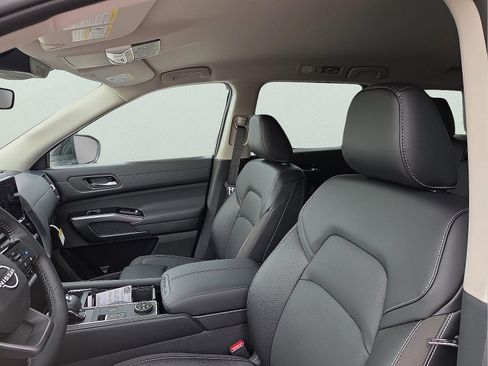 New 2026 Nissan Pathfinder SL image 14