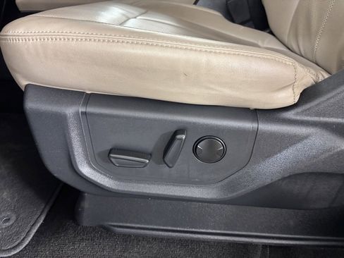 Used 2023 Ford Expedition Max XLT image 13