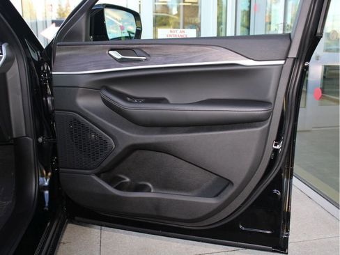 New 2025 Jeep Grand Cherokee Limited w/ Luxury Tech Group II image 33