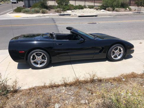 Used 1999 Chevrolet Corvette Convertible RWD image 16