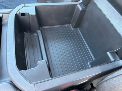 Used 2021 GMC Yukon Denali w/ Denali Premium Package image 24