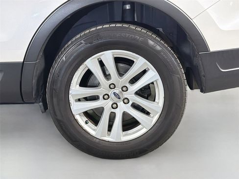 Used 2019 Ford Explorer XLT w/ Equipment Group 202A AWD/4WD image 26