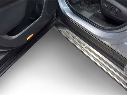 Used 2023 Toyota Highlander XLE image 11