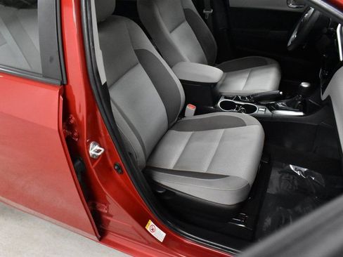 Used 2019 Toyota Corolla LE image 15
