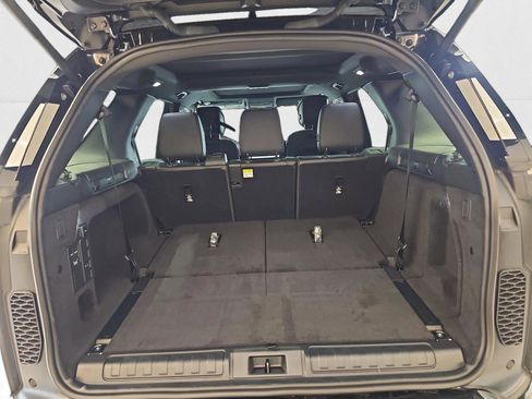 New 2025 Land Rover Discovery Dynamic SE AWD/4WD image 13