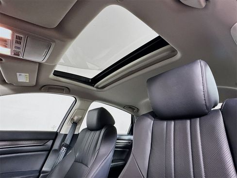 Certified 2022 Honda Accord Touring image 11