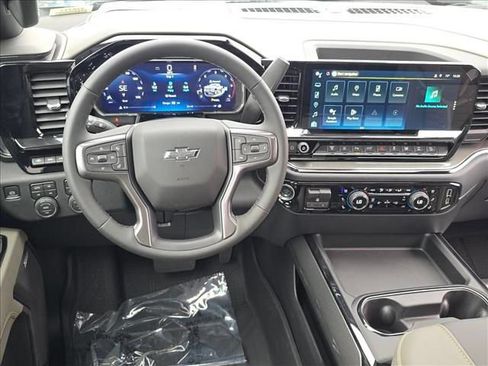 New 2026 Chevrolet Silverado 2500 ZR2 w/ LPO, Dark Essentials Package AWD/4WD image 18