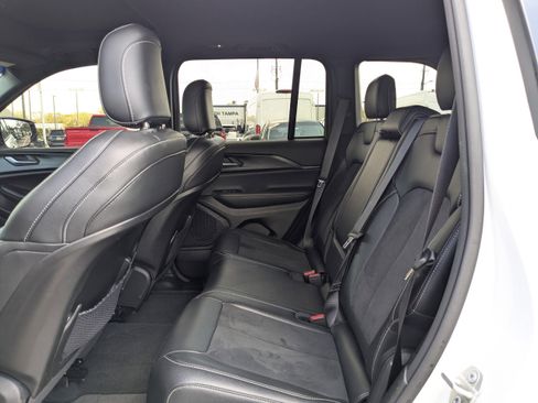 Used 2023 Jeep Grand Cherokee Altitude image 14