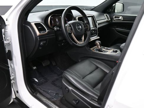 Used 2017 Jeep Grand Cherokee Limited AWD/4WD image 2