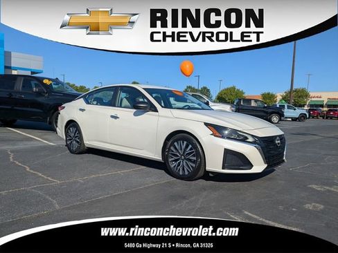 Used 2025 Nissan Altima 2.5 SV image 1