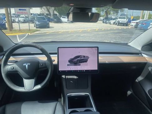 Used 2023 Tesla Model 3 Standard Range RWD image 9