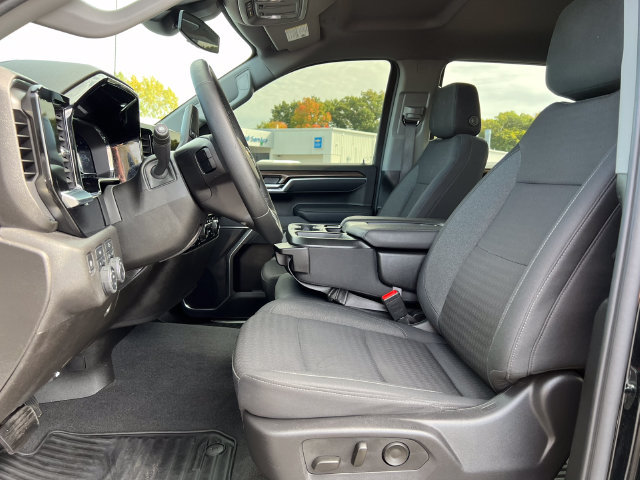 Used 2025 Chevrolet Silverado 1500 LT AWD/4WD image 3