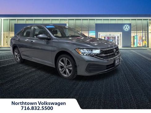 Certified 2022 Volkswagen Jetta SE image 1
