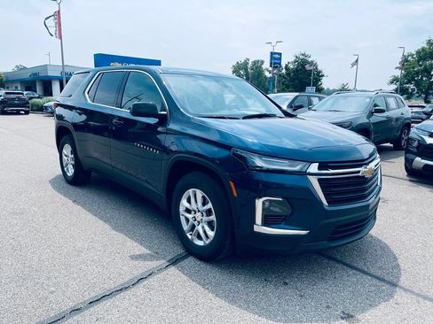 Used 2022 Chevrolet Traverse LS FWD image 9