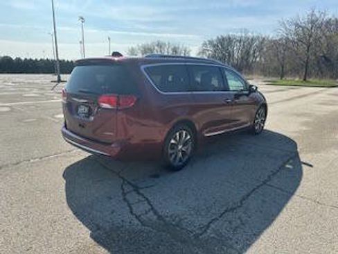 Used 2017 Chrysler Pacifica Limited FWD image 8