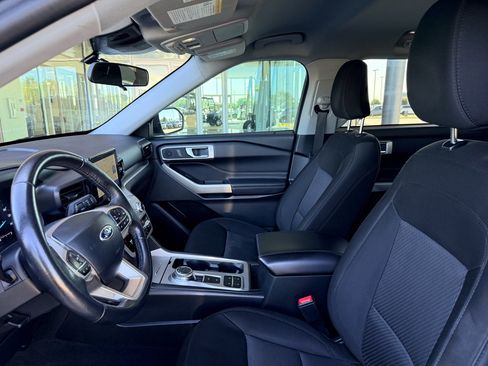 Used 2024 Ford Explorer XLT RWD image 11