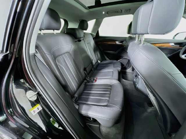 Used 2023 Audi Q5 2.0T Premium w/ Convenience Package AWD/4WD image 30