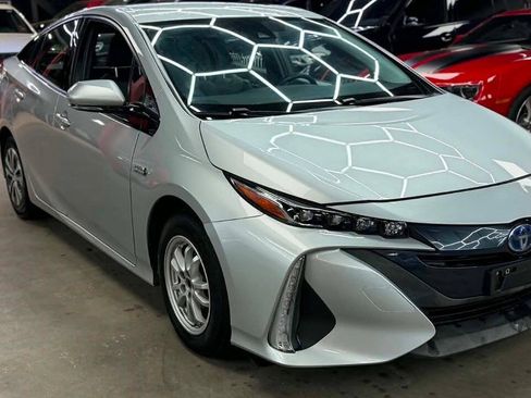 Used 2017 Toyota Prius Prime Premium FWD image 3