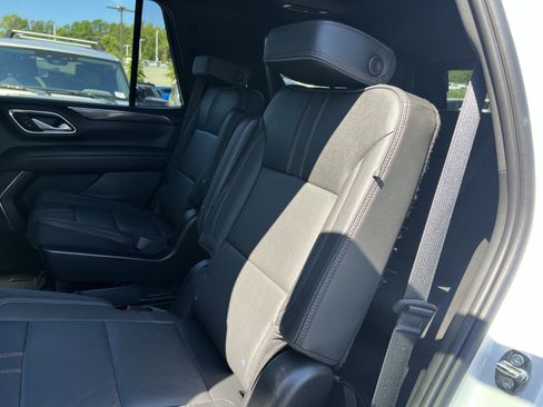 Used 2022 Chevrolet Tahoe RST w/ Luxury Package AWD/4WD image 32