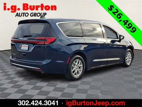 Certified 2024 Chrysler Pacifica Touring-L image 6