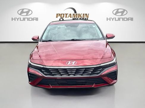 Certified 2025 Hyundai Elantra SEL FWD image 2