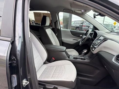 Used 2022 Chevrolet Equinox LS w/ LS Convenience Package FWD image 36