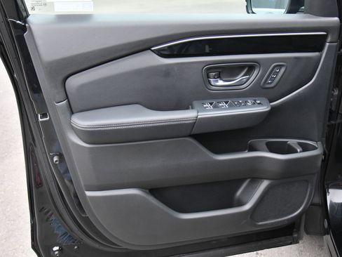 Used 2025 Honda Pilot EX-L image 14