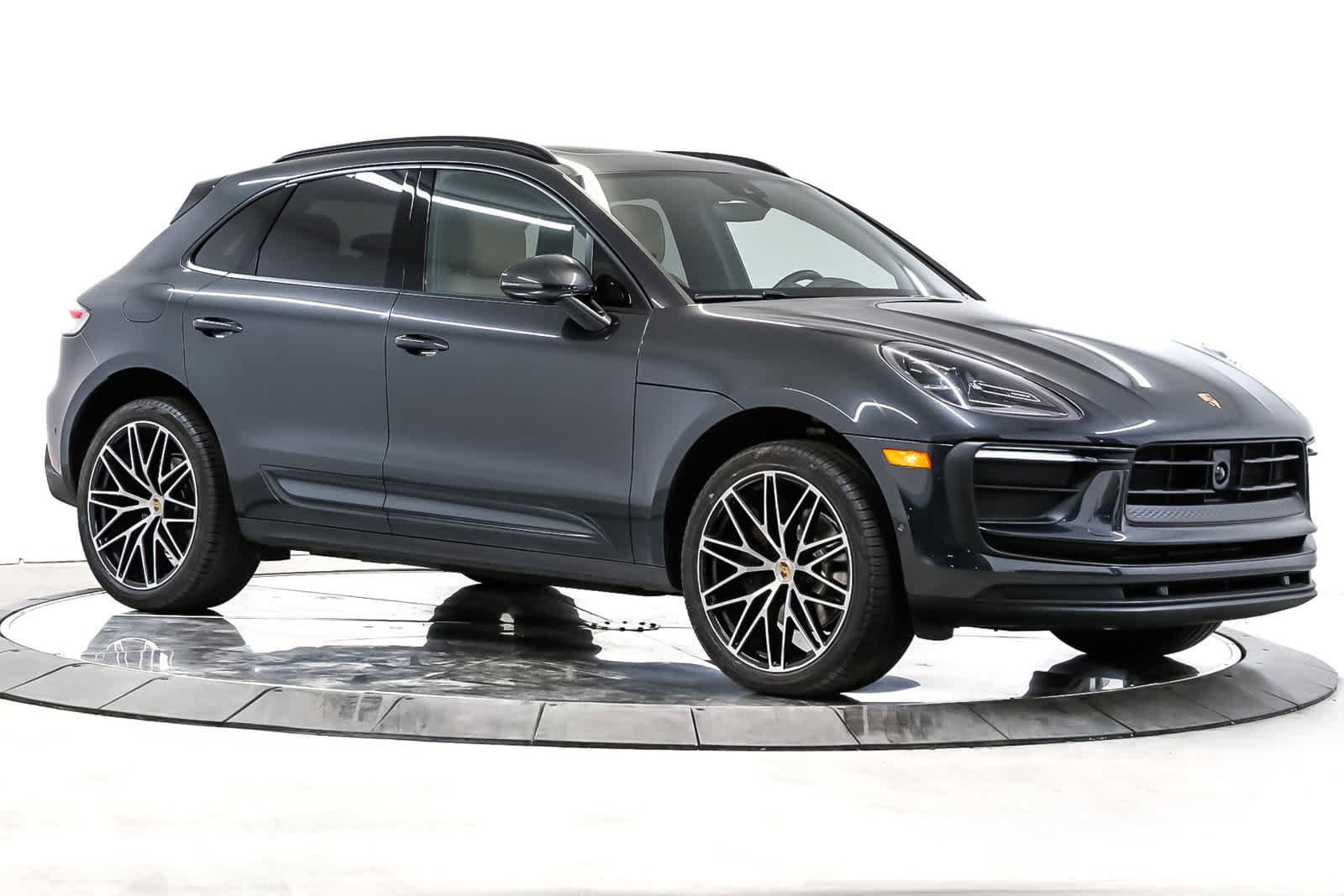 Certified 2023 Porsche Macan AWD/4WD image 7