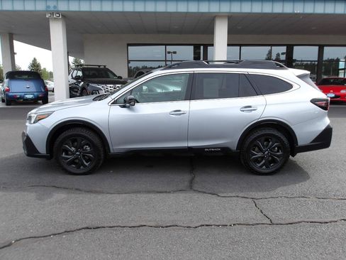 Used 2020 Subaru Outback Onyx Edition XT w/ Popular Package #2 AWD/4WD image 2