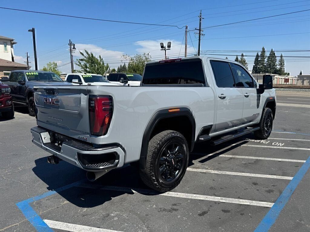 Used 2025 GMC Sierra 2500 AT4 AWD/4WD image 3