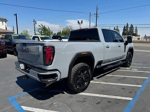Used 2025 GMC Sierra 2500 AT4 AWD/4WD image 3