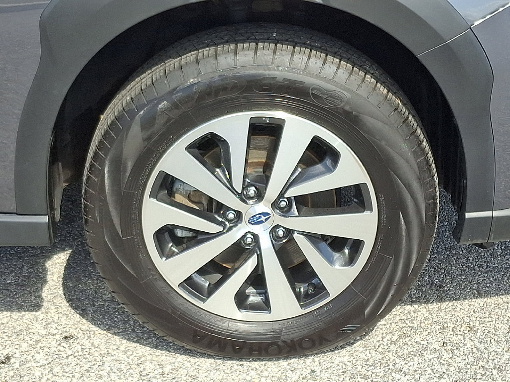 Certified 2025 Subaru Outback Premium AWD/4WD image 9