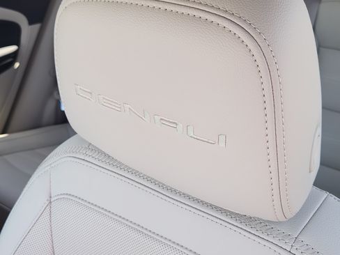 Used 2024 GMC Terrain Denali w/ Denali Premium Package AWD/4WD image 16