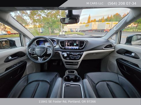 Used 2024 Chrysler Pacifica Limited FWD image 17