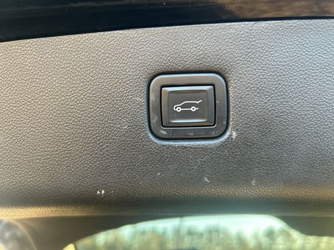 Used 2020 Chevrolet Blazer Premier w/ Driver Confidence II Package image 11