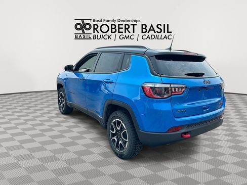 Used 2025 Jeep Compass Trailhawk AWD/4WD image 6