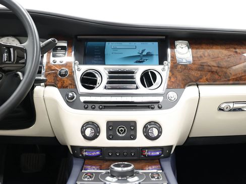 Used 2015 Rolls-Royce Ghost RWD image 32