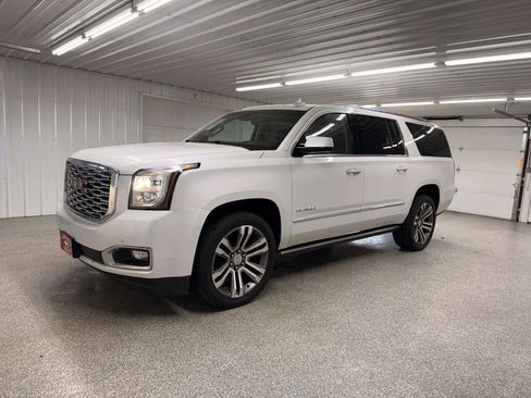 Used 2019 GMC Yukon XL Denali w/ Denali Ultimate Package AWD/4WD image 4