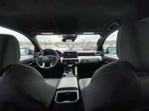 Used 2024 Toyota Tacoma TRD Off-Road image 23