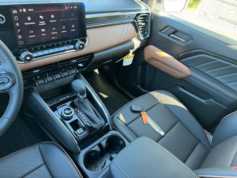 New 2025 GMC Canyon AT4 w/ Nightfall Edition image 29