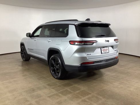 Used 2024 Jeep Grand Cherokee L Limited w/ Black Appearance Package AWD/4WD image 7