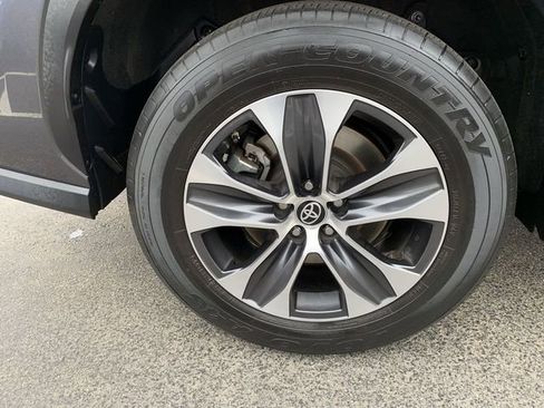 Used 2022 Toyota Highlander XLE image 36