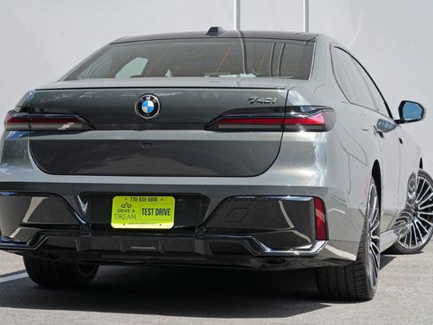 Used 2026 BMW 740i w/ Premium Package RWD image 5
