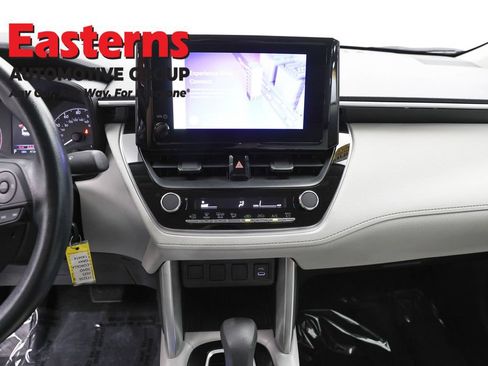 Used 2025 Toyota Corolla Cross L FWD image 11