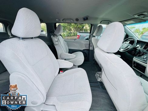Used 2015 Toyota Sienna LE image 13