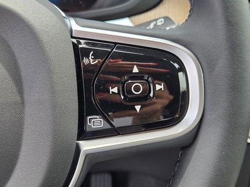 New 2026 Volvo XC60 B5 Plus w/ Protection Package Premier AWD/4WD image 24