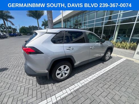 Used 2019 Toyota RAV4 LE AWD/4WD image 9