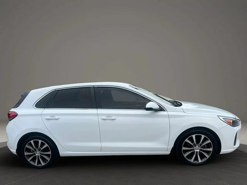 Used 2019 Hyundai Elantra GT FWD image 4